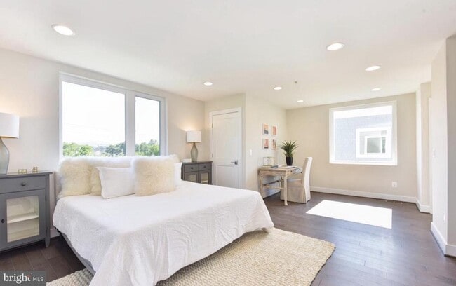 Building Photo - 2815 24th Rd S