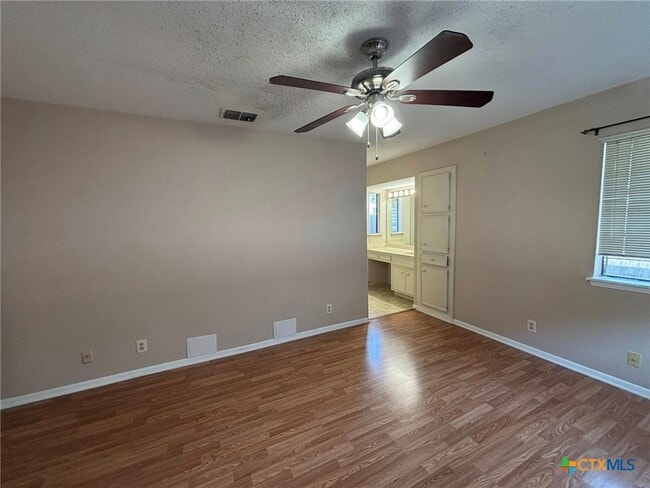 Building Photo - 210 Planters Dr