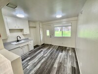 Building Photo - Cottonwood