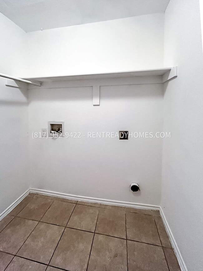 Building Photo - 3130 S Cherry Ln