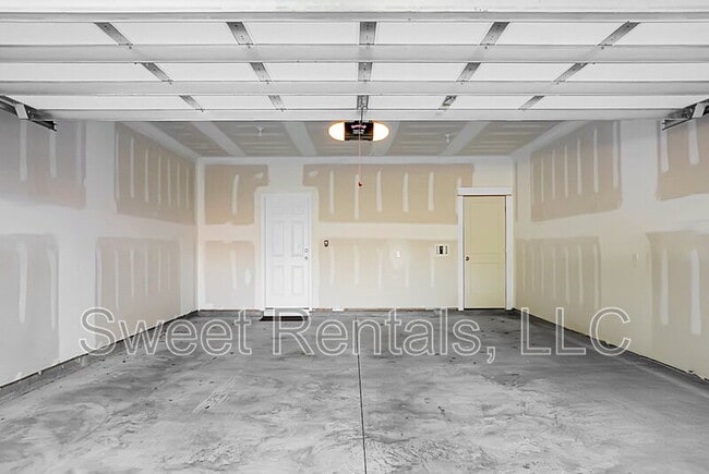 Building Photo - 4565 Mixson Ave