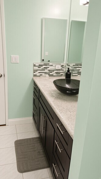 2nd Bathroom - 10671 Holman Ave
