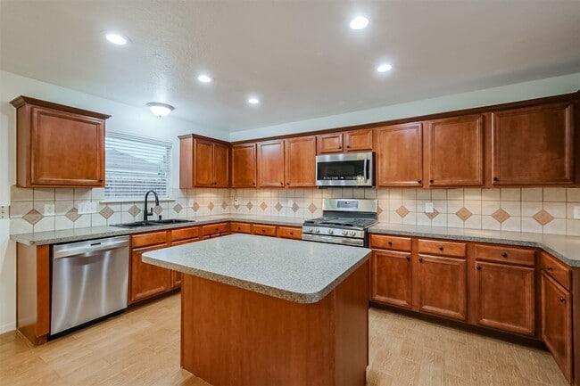 Building Photo - 15506 Anton Dr