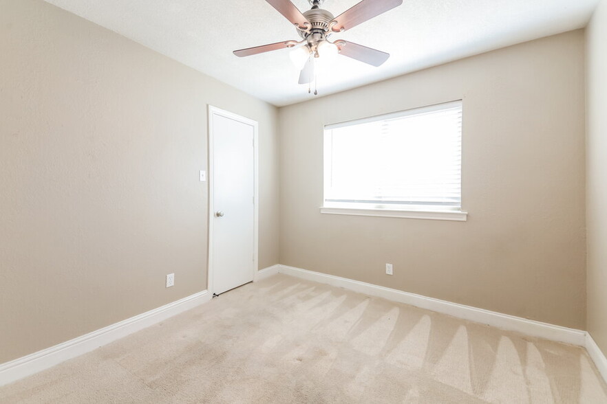 Building Photo - 5237 Prairie Creek Dr