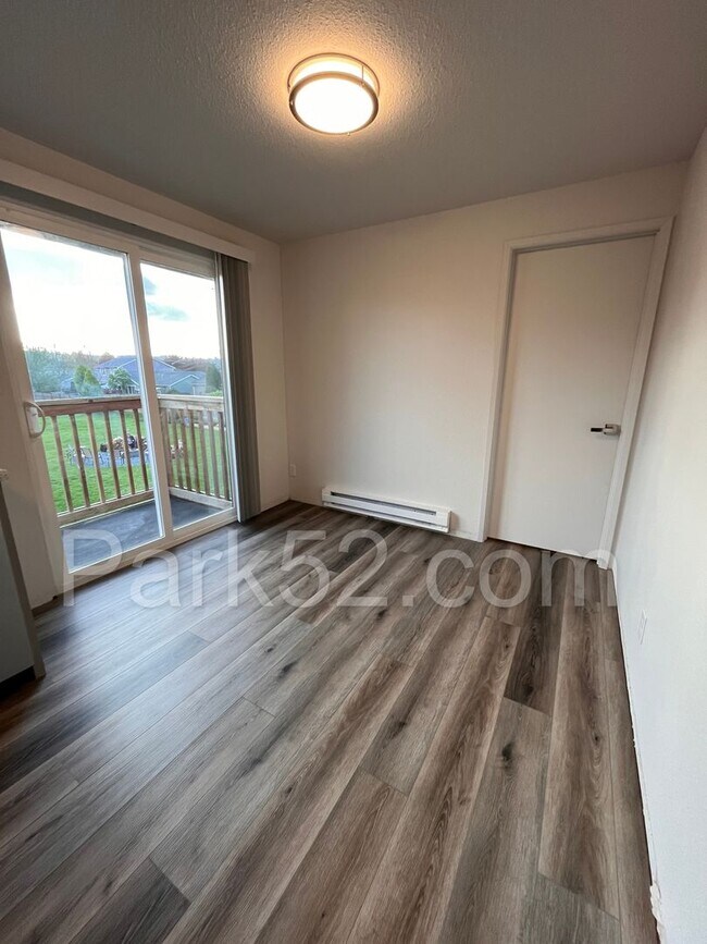 Building Photo - Remodeled 2 Bedroom 1 Bathroom Upper Level Apartment