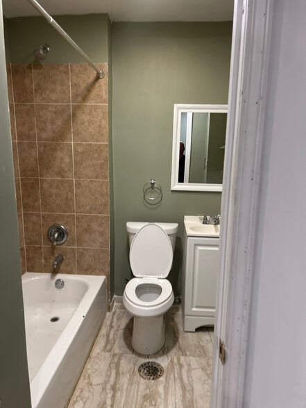 Building Photo - 3755 Shreve Ave