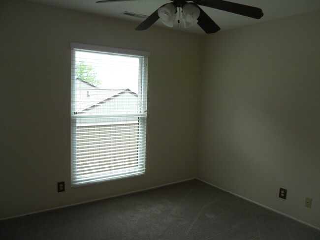 Building Photo - 36 Lakeshore Terrace