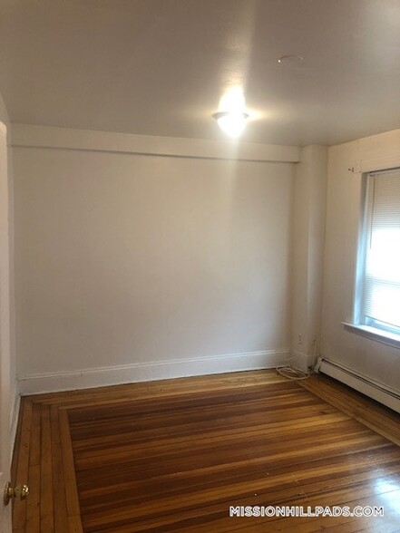 Building Photo - 5 Fairland St