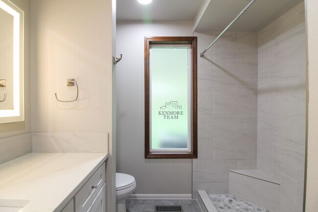 Building Photo - 3 Bed/2.5 Bath House in Pasco Near the River!