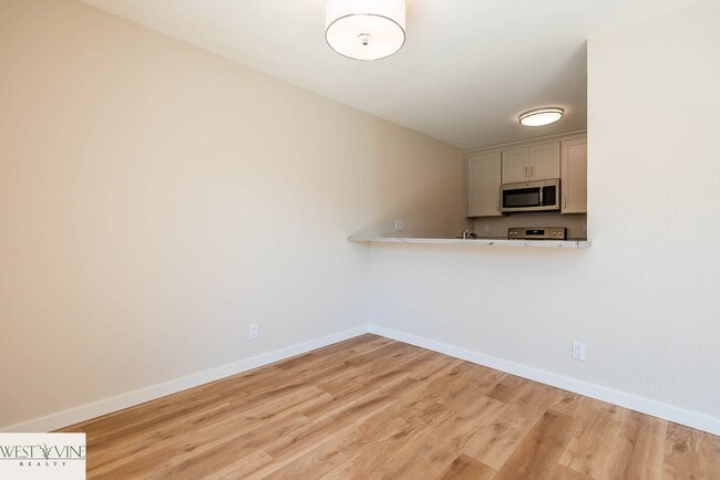 Building Photo - Beautiful 2 Bedroom Condo | Attached Garag...