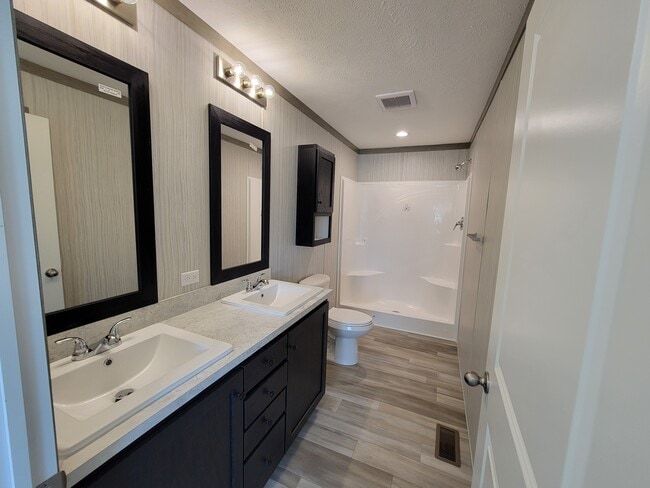 Building Photo - 5080 Cove Ct