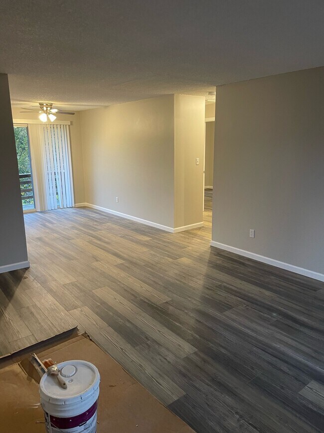 Building Photo - Highland Hill Dr 2221