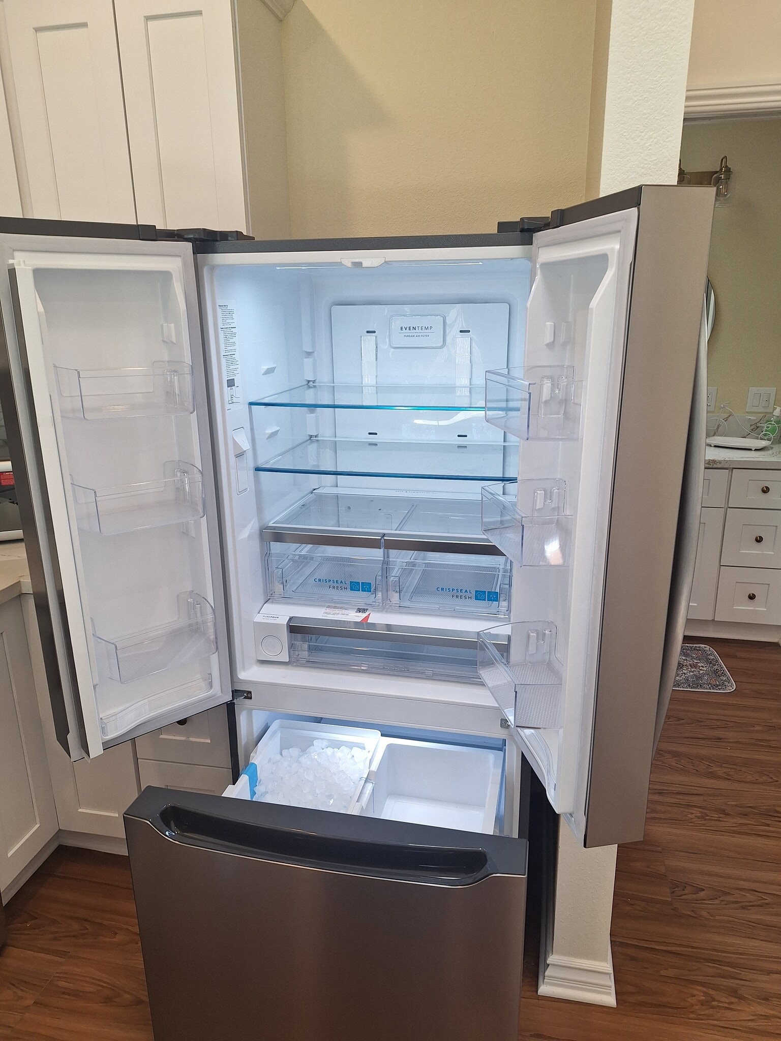 Refrigerator plus ice maker and filter water - 14597 Cochiti Dr