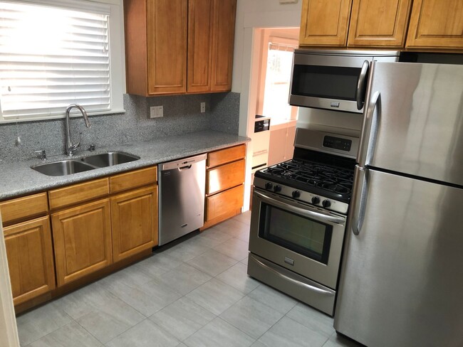 Building Photo - Top Floor remodeled kitchen and bathroom, ...