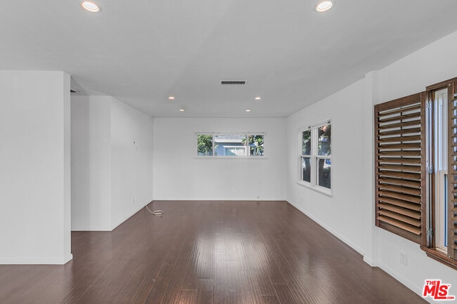 Building Photo - 6701 Blewett Ave