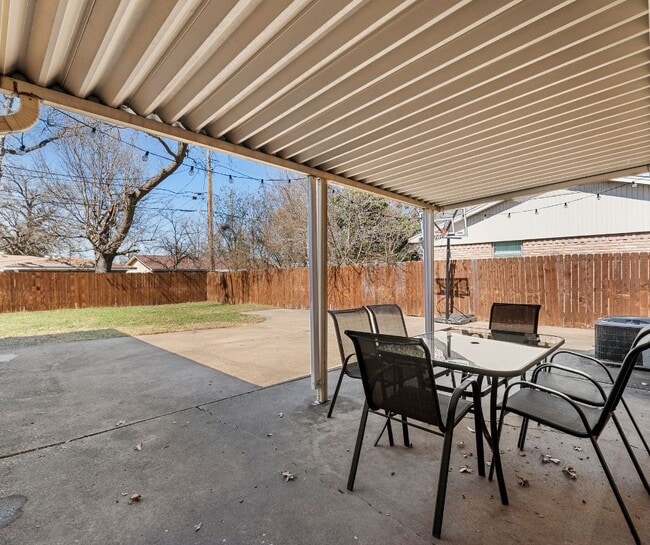 Building Photo - 6319 Wiethorn Dr