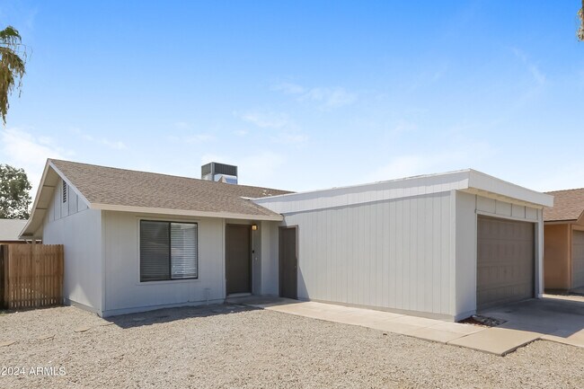 Building Photo - 4901 W Puget Ave