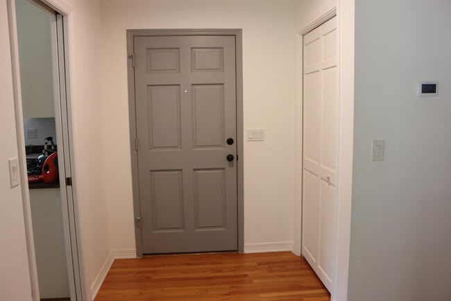 Building Photo - 334 Jamaica Way