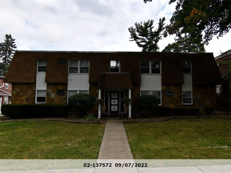 Building Photo - 33 Stewart St