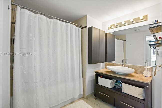 Building Photo - 480 NE 30th St