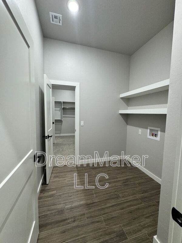 Building Photo - 869 Apple Blossom Wy
