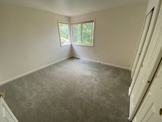 Building Photo - Great Highlands Ranch Home on the Golf Course!