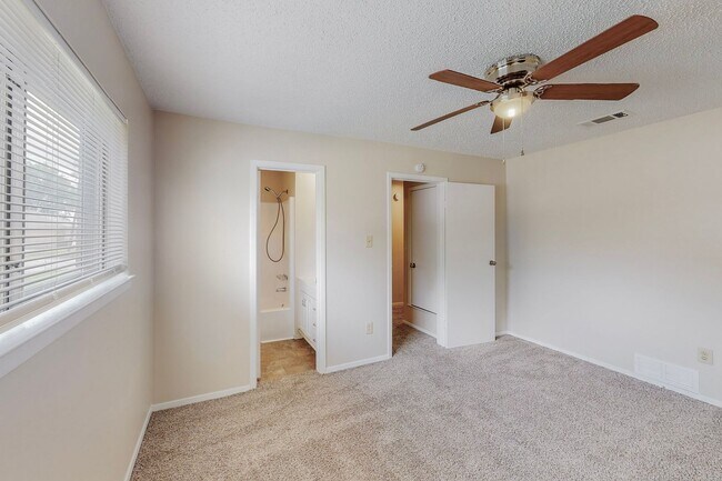 Building Photo - Coming Soon! Comfortable 3 bd / 2 ba Home for Lease in Cleburne