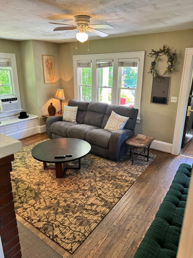 Building Photo - 101 Temple St