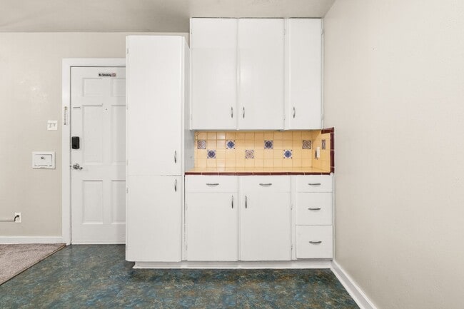 Building Photo - Charming One Bed One Bath In the Garden Di...