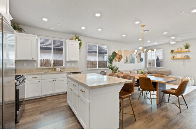 Building Photo - 1305 Swallowtail Dr