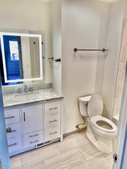 Building Photo - 5 Oak Crest Ct