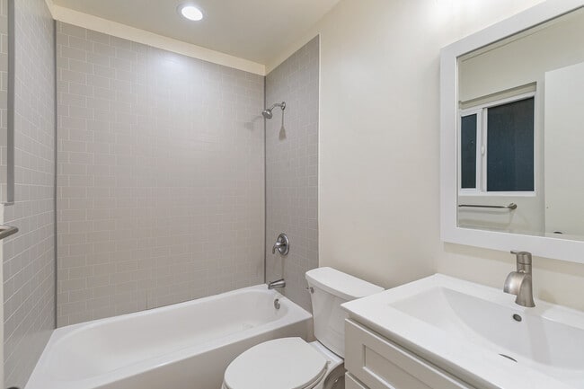 Building Photo - 729 Rhine Rd