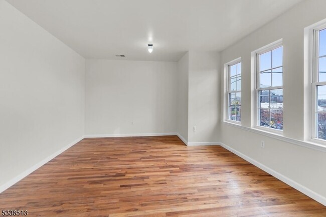 Building Photo - 58 1st St