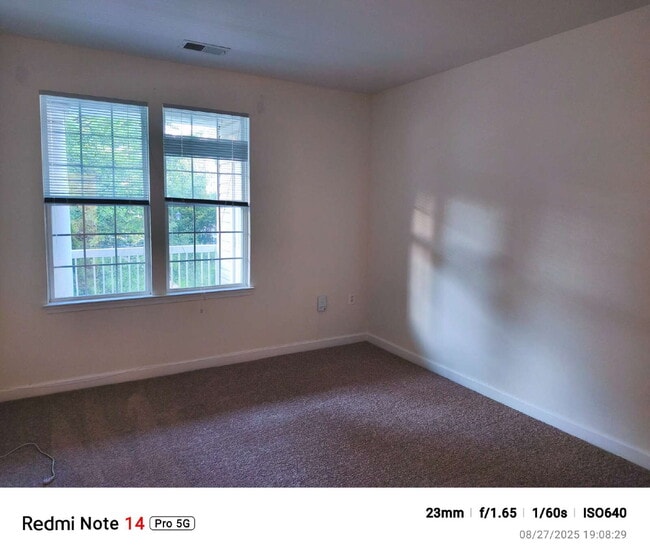 Building Photo - Vibrant Brambleton Condo Steps from Town C...