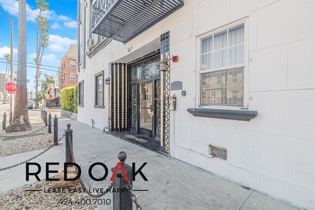 Building Photo - 851 Fedora St
