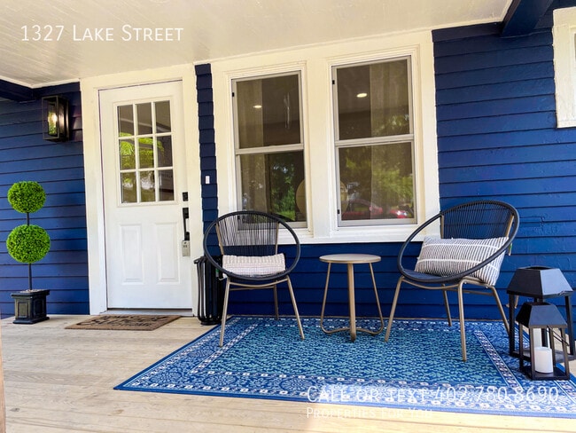 Building Photo - 1327 Lake St