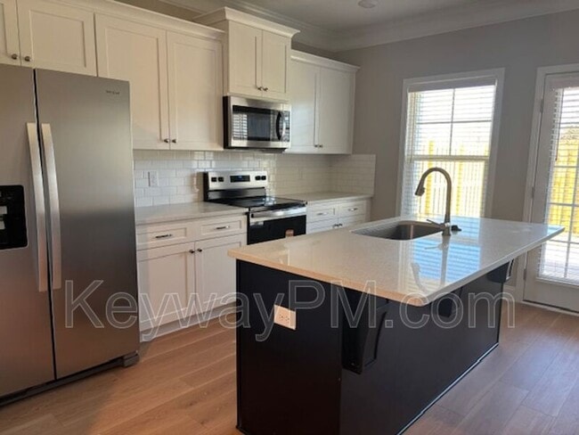 Building Photo - 527 Yuma Ln