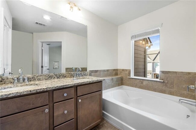 Building Photo - 7673 Squire Ct