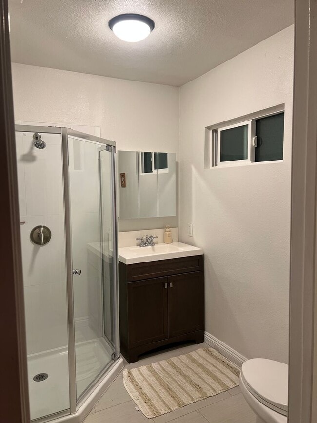 Building Photo - Spacious 2/2 Home for rent in Long Beach!