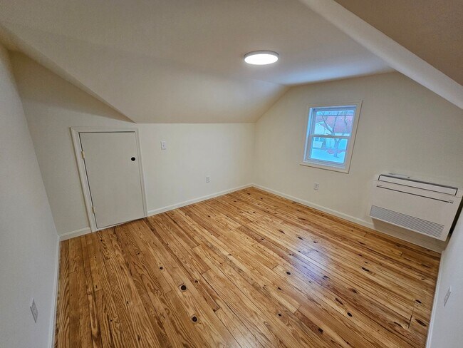 Building Photo - 616 N Washington St