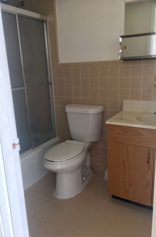 Bathroom - 303 Golf Villas Ct NW
