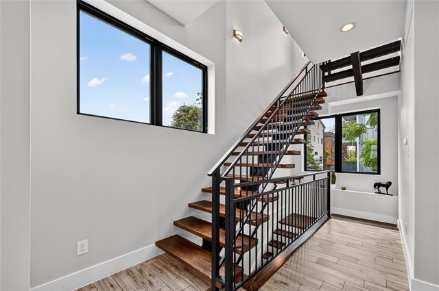 Building Photo - 410 Melba St