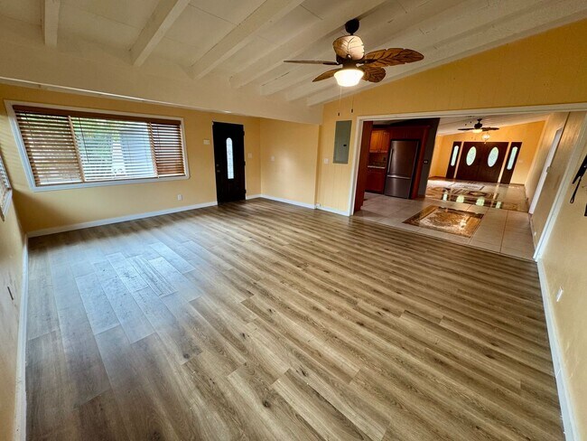 Building Photo - Rarely available 4 bed, 3 bath w/ a pool i...