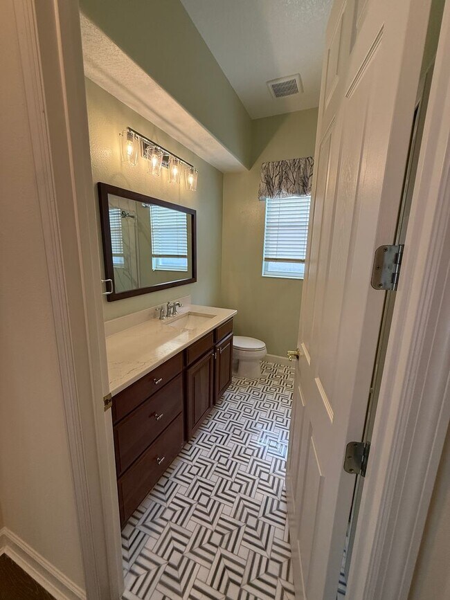 Building Photo - Luxurious 4 Bedroom 3 Bath Lakefront Pool Home W/3-Car Garage