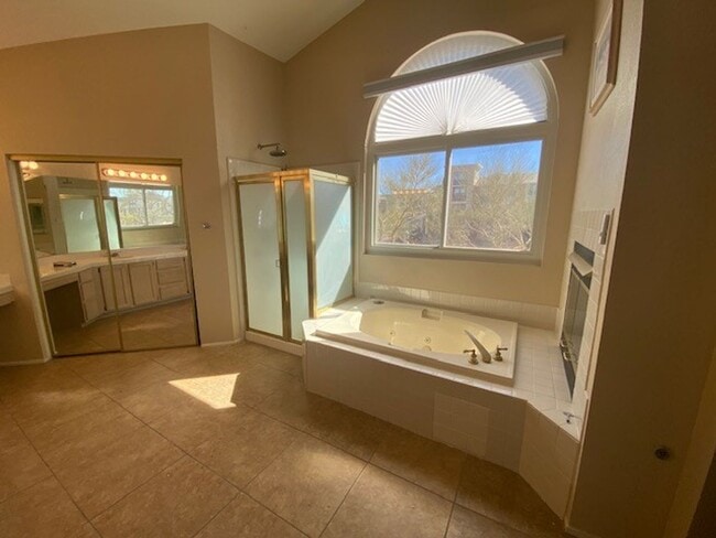 Building Photo - 2640 Ohio Ct