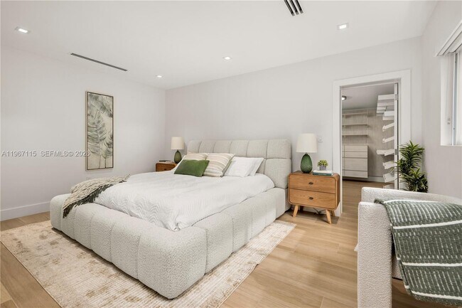 Building Photo - 6011 Maynada St