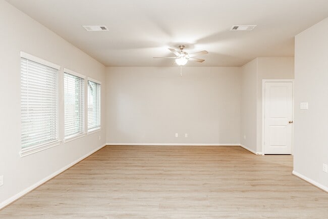 Building Photo - 31115 Mahogany Fir Trl