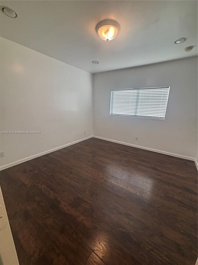 Building Photo - 820 NW 2nd Ave