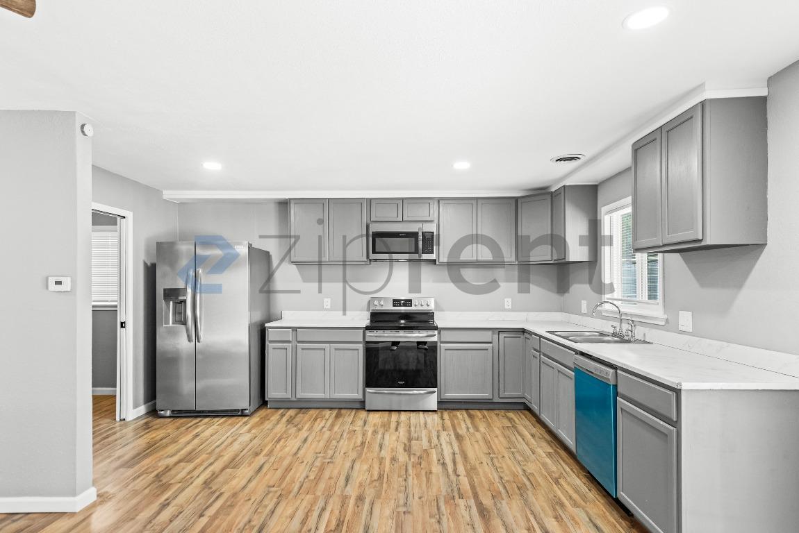 Building Photo - 2732 D St