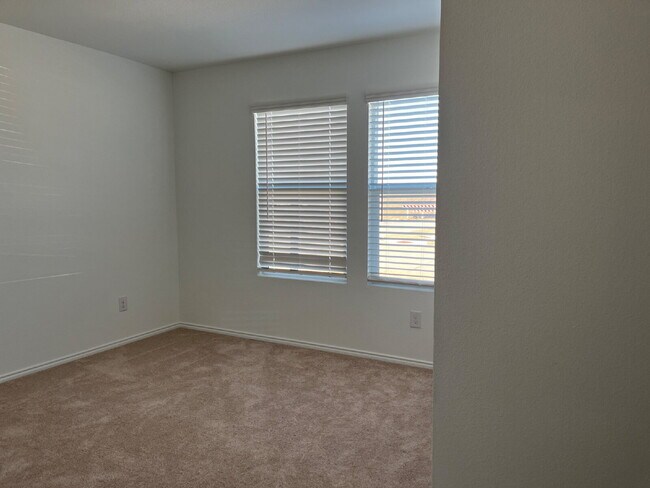 Building Photo - Beautiful Princeton Home – Modern Layout in a Desirable Community